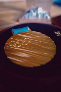 Her kan du få designet din egen unikke medalje